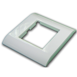 Пластиковая накладка на цоколь, 45х45, белая