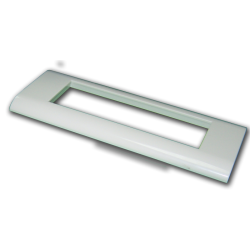 Пластиковая накладка на цоколь, 135x45, белая