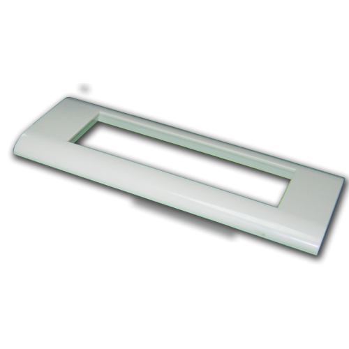 Пластиковая накладка на цоколь, 135x45, белая