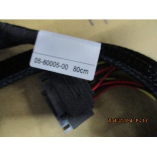 Cable, x8 SFF-8654 to 2xU.2 SFF-8639, 0,8M (analog 05-60005-00 / ACD-60005-ZC)